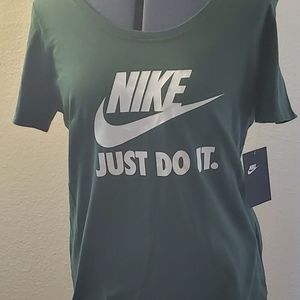 NWT Women's Original Nike Green Tee shirt  size M